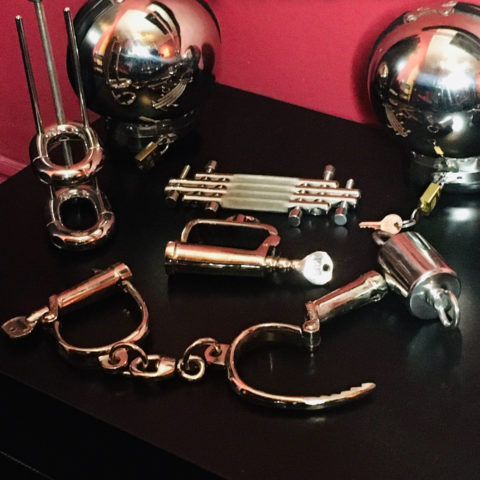 lady-annisa-bdsm-chambers-handcuffs